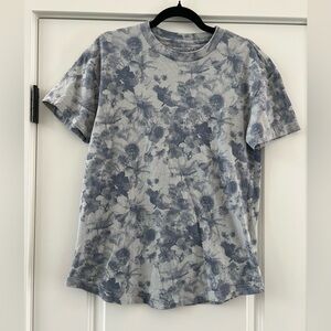 ABERCROMBIE & FITCH A&F MEN Essential Floral Curved Hem Tee Sz Medium